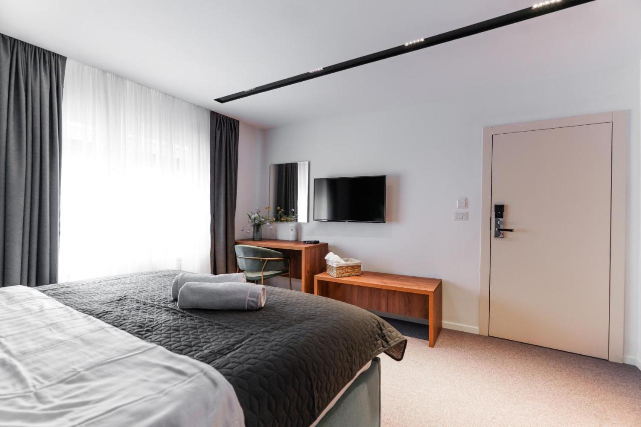 Hotel The White Tree Pristina Exterior foto