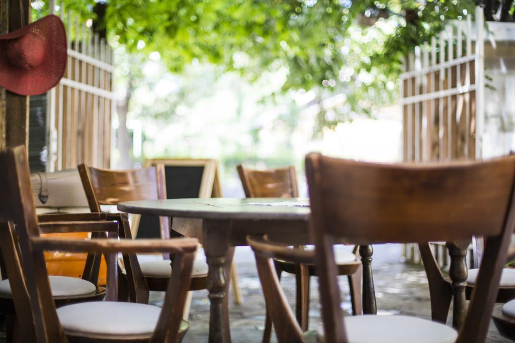 Hotel The White Tree Pristina Exterior foto
